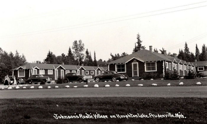 Johnsons Rustic Dance Palace (Johnsons Rustic Resort, Krauses Hotel) - Postcard Photo